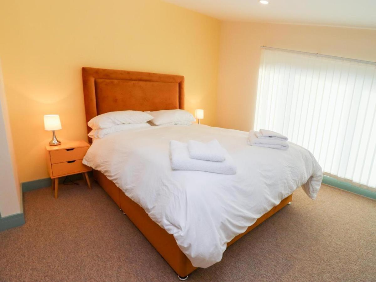 Bears Court Apartment Cheltenham Bagian luar foto