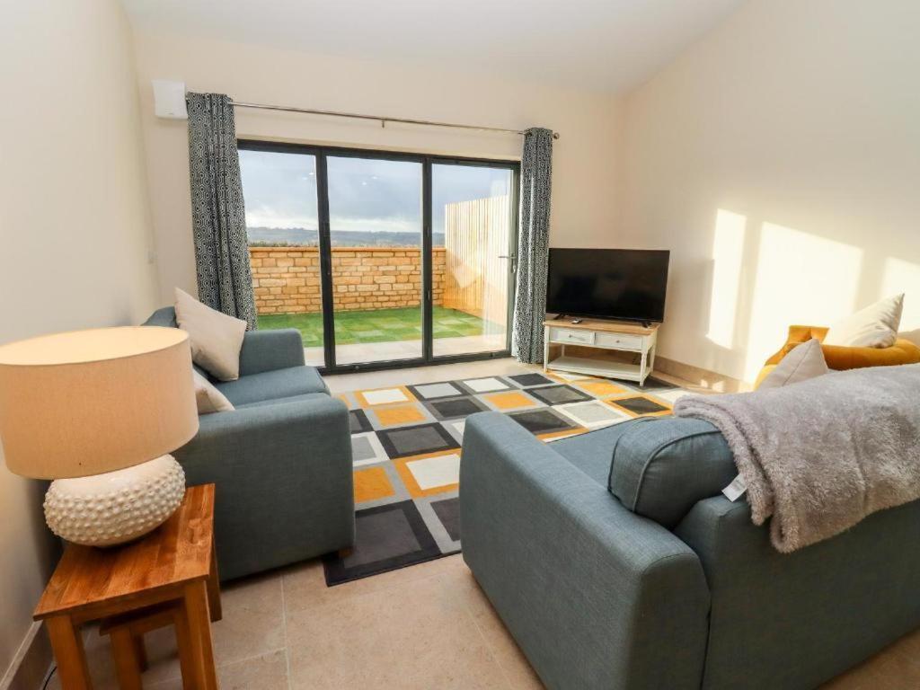 Bears Court Apartment Cheltenham Bagian luar foto