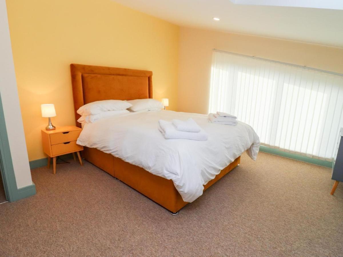 Bears Court Apartment Cheltenham Bagian luar foto