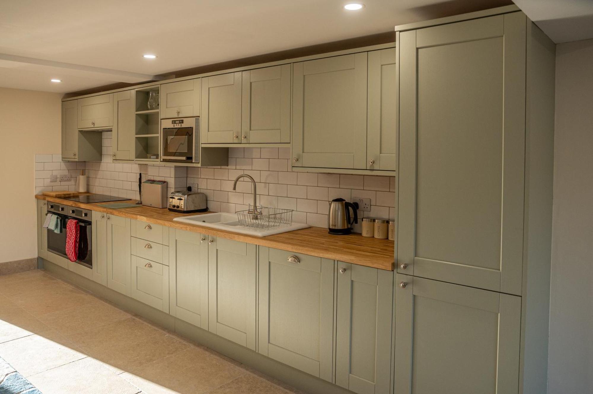 Bears Court Apartment Cheltenham Bagian luar foto