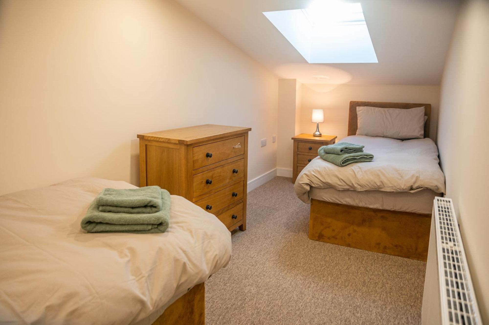 Bears Court Apartment Cheltenham Bagian luar foto