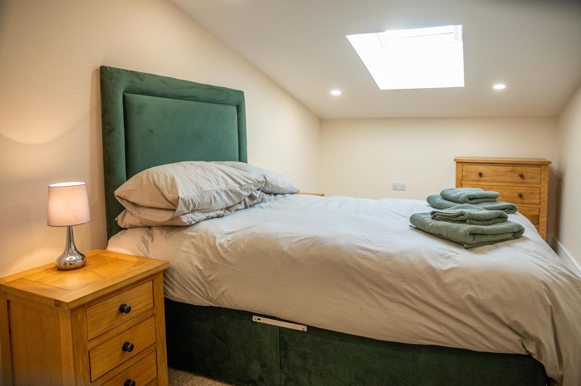 Bears Court Apartment Cheltenham Bagian luar foto