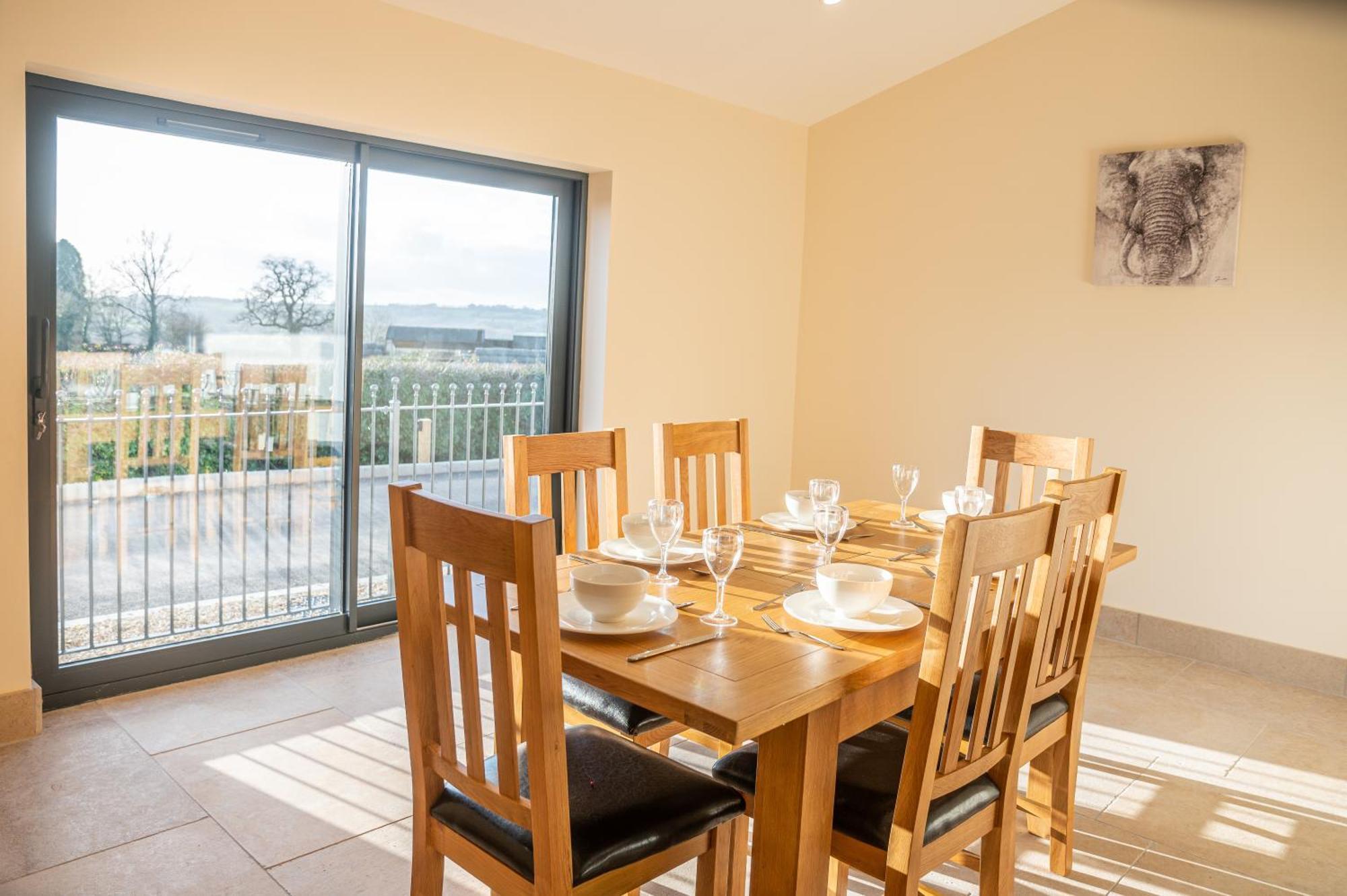 Bears Court Apartment Cheltenham Bagian luar foto
