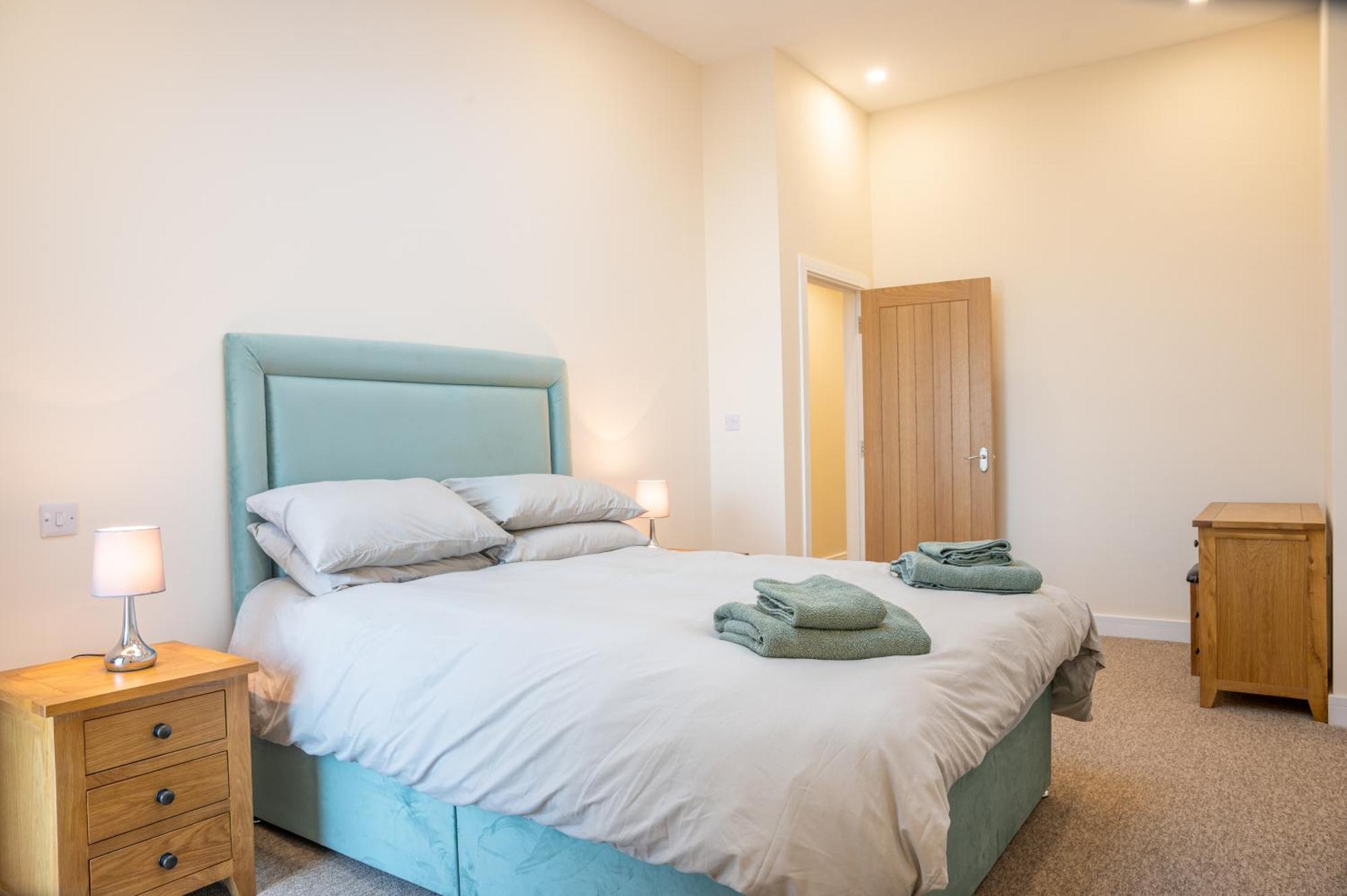 Bears Court Apartment Cheltenham Bagian luar foto