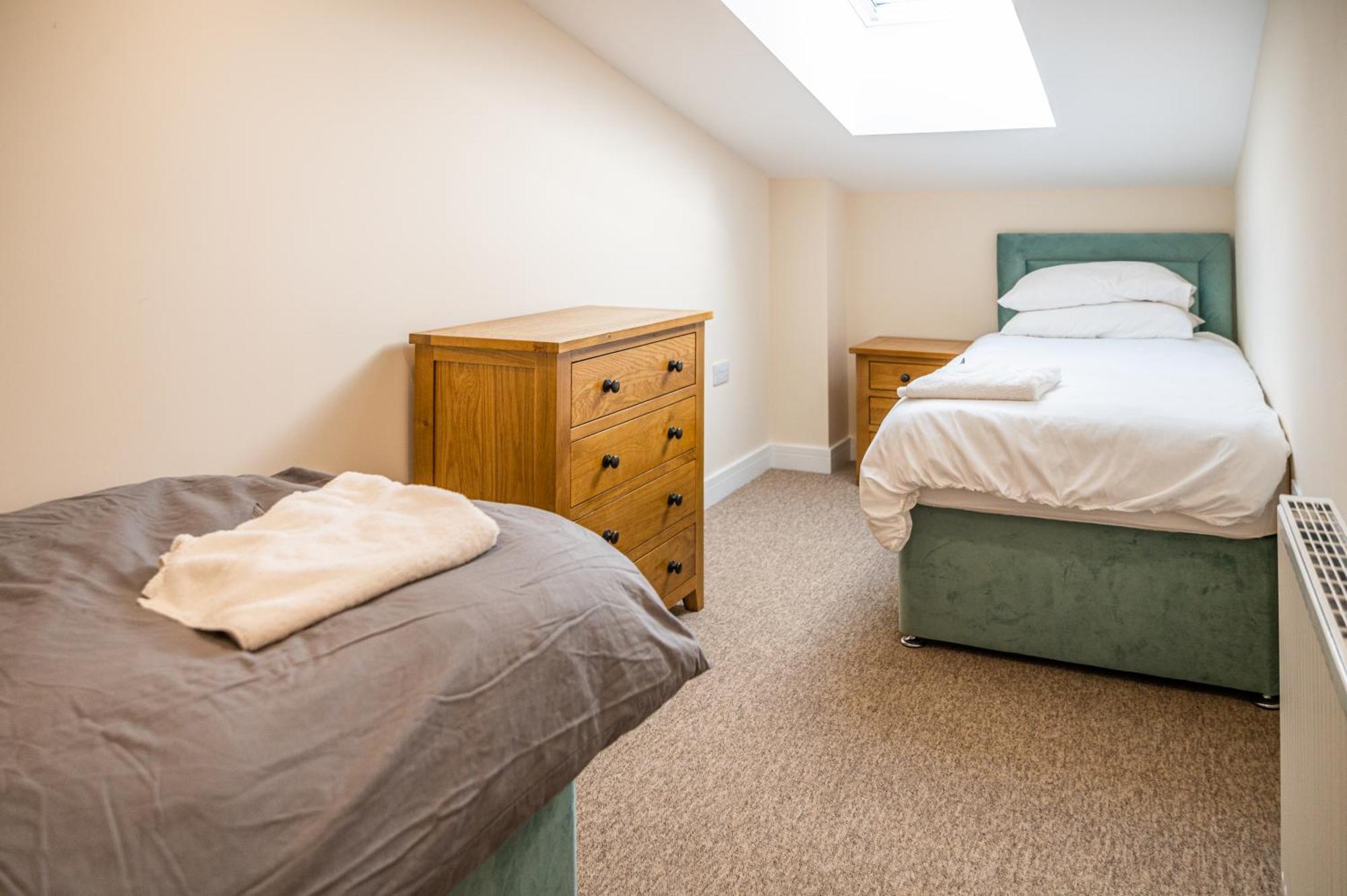 Bears Court Apartment Cheltenham Bagian luar foto