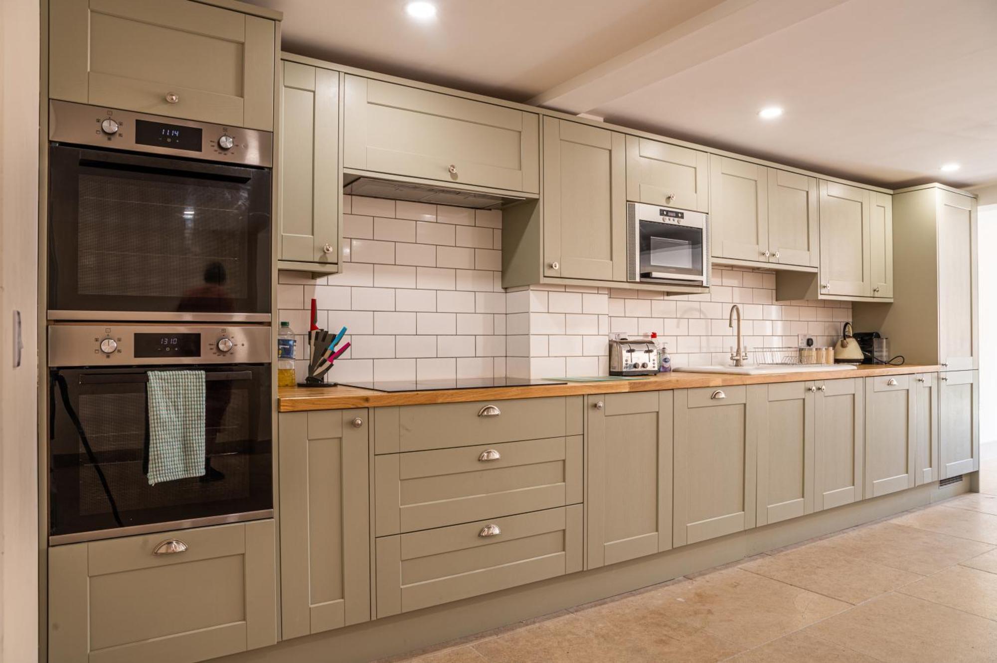 Bears Court Apartment Cheltenham Bagian luar foto