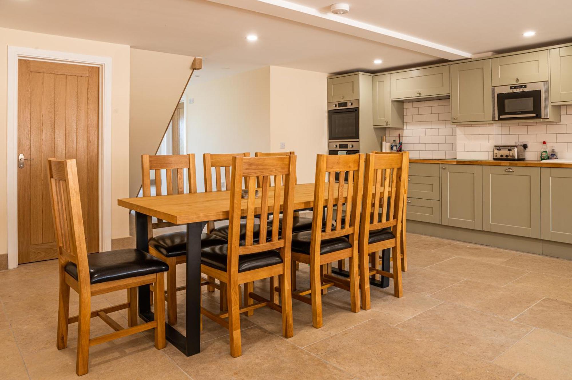 Bears Court Apartment Cheltenham Bagian luar foto