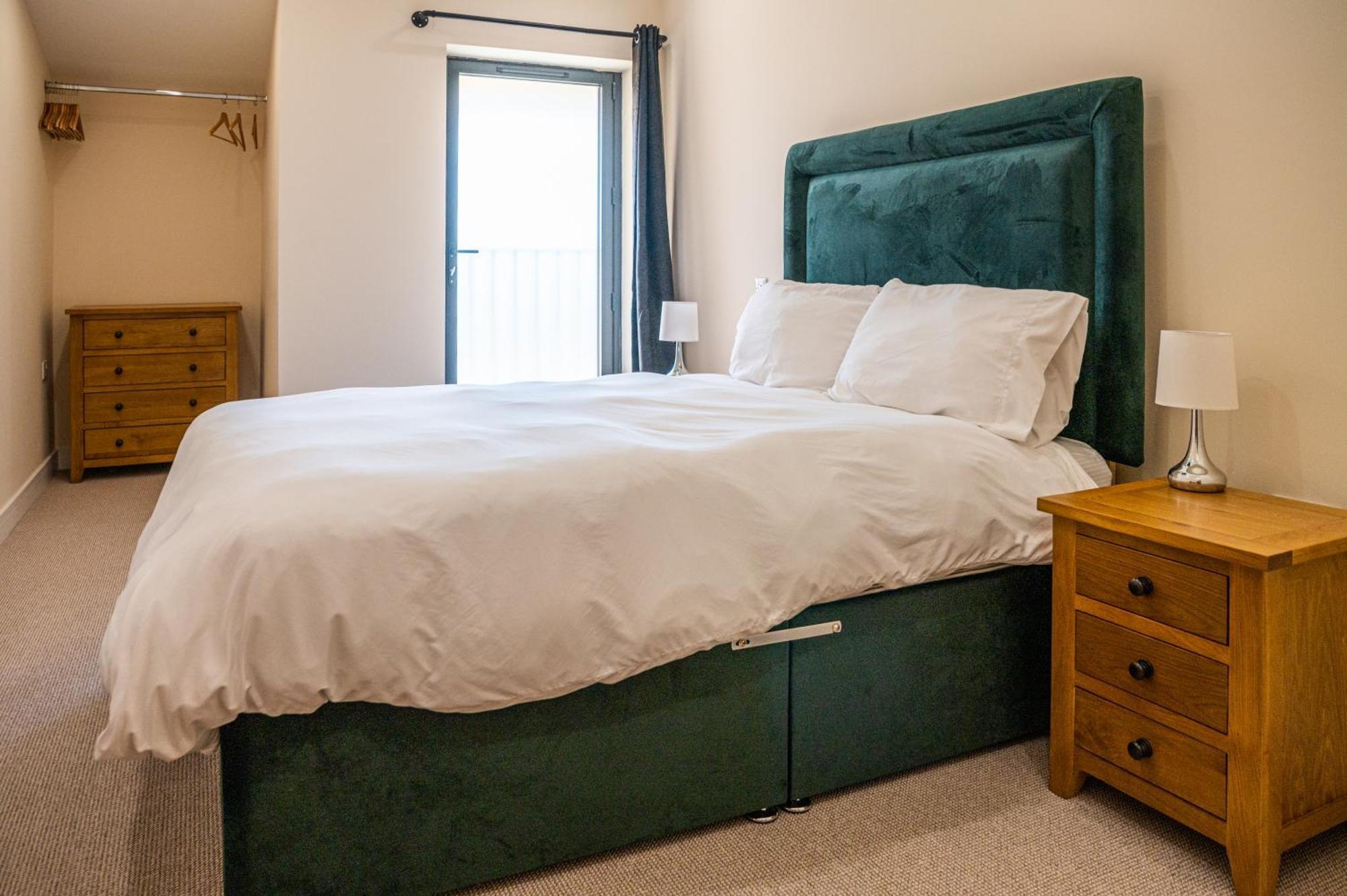 Bears Court Apartment Cheltenham Bagian luar foto