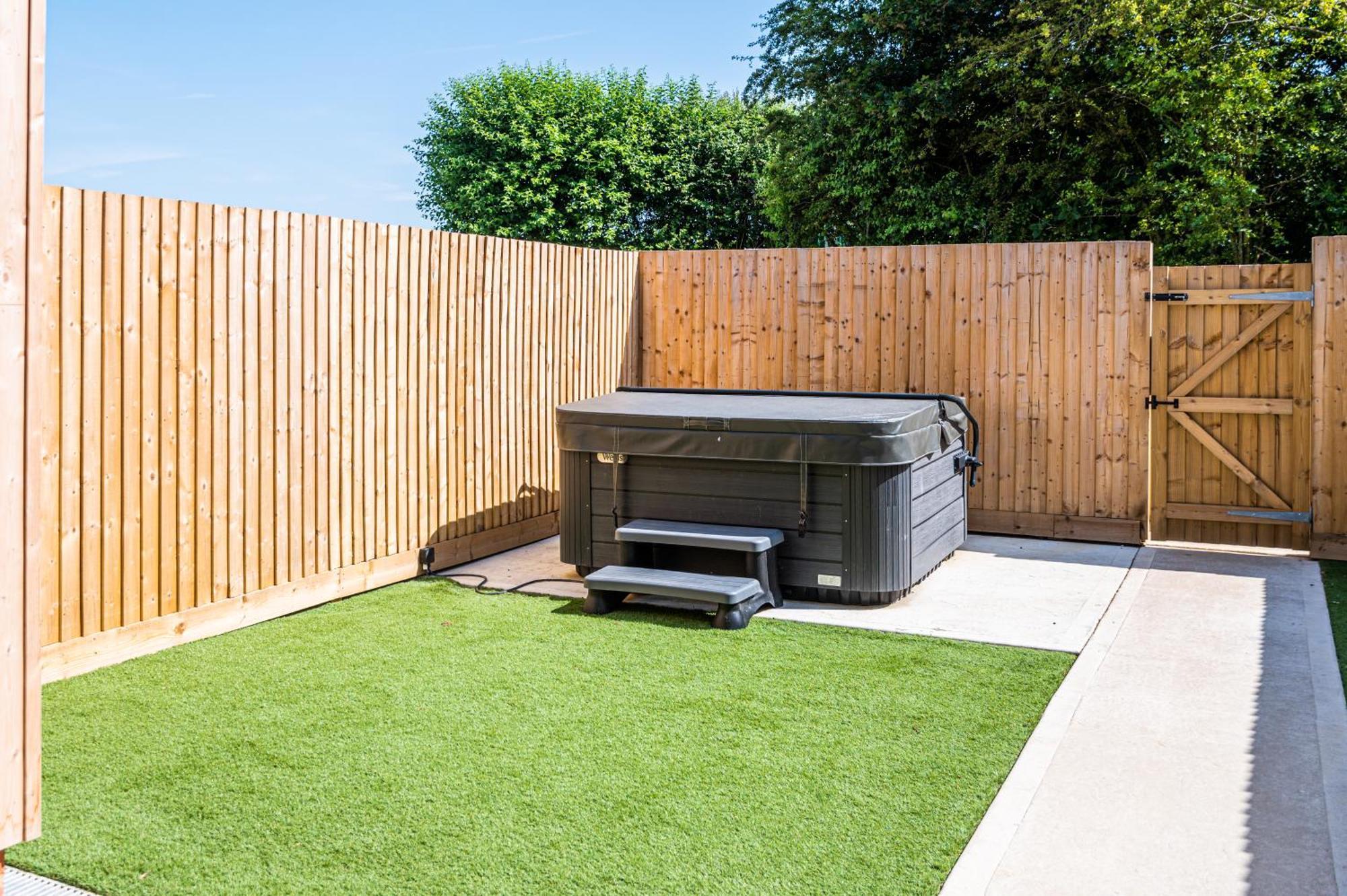Bears Court Apartment Cheltenham Bagian luar foto