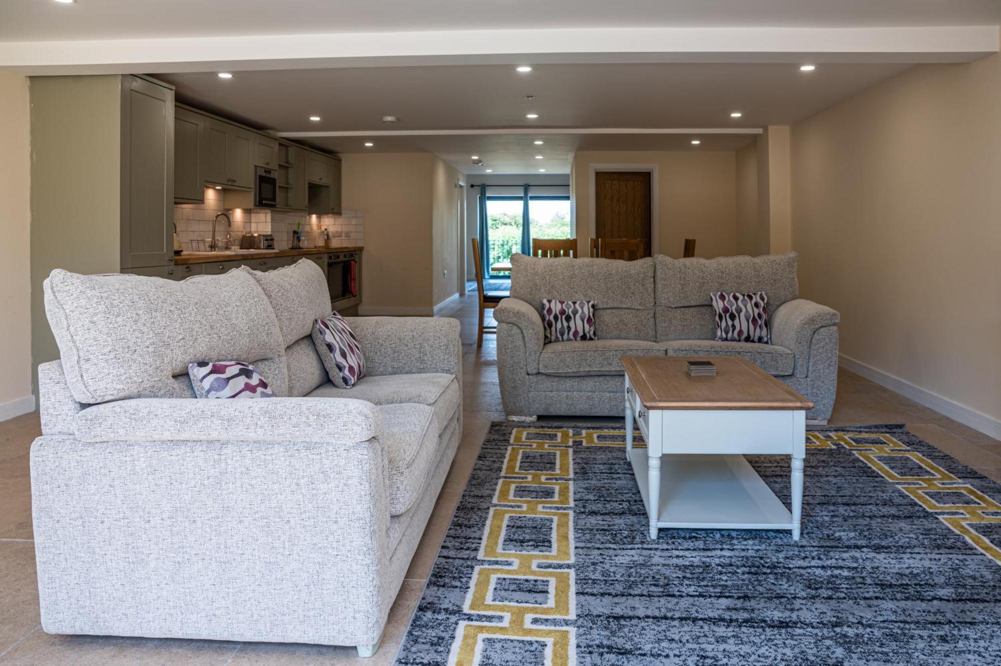 Bears Court Apartment Cheltenham Bagian luar foto
