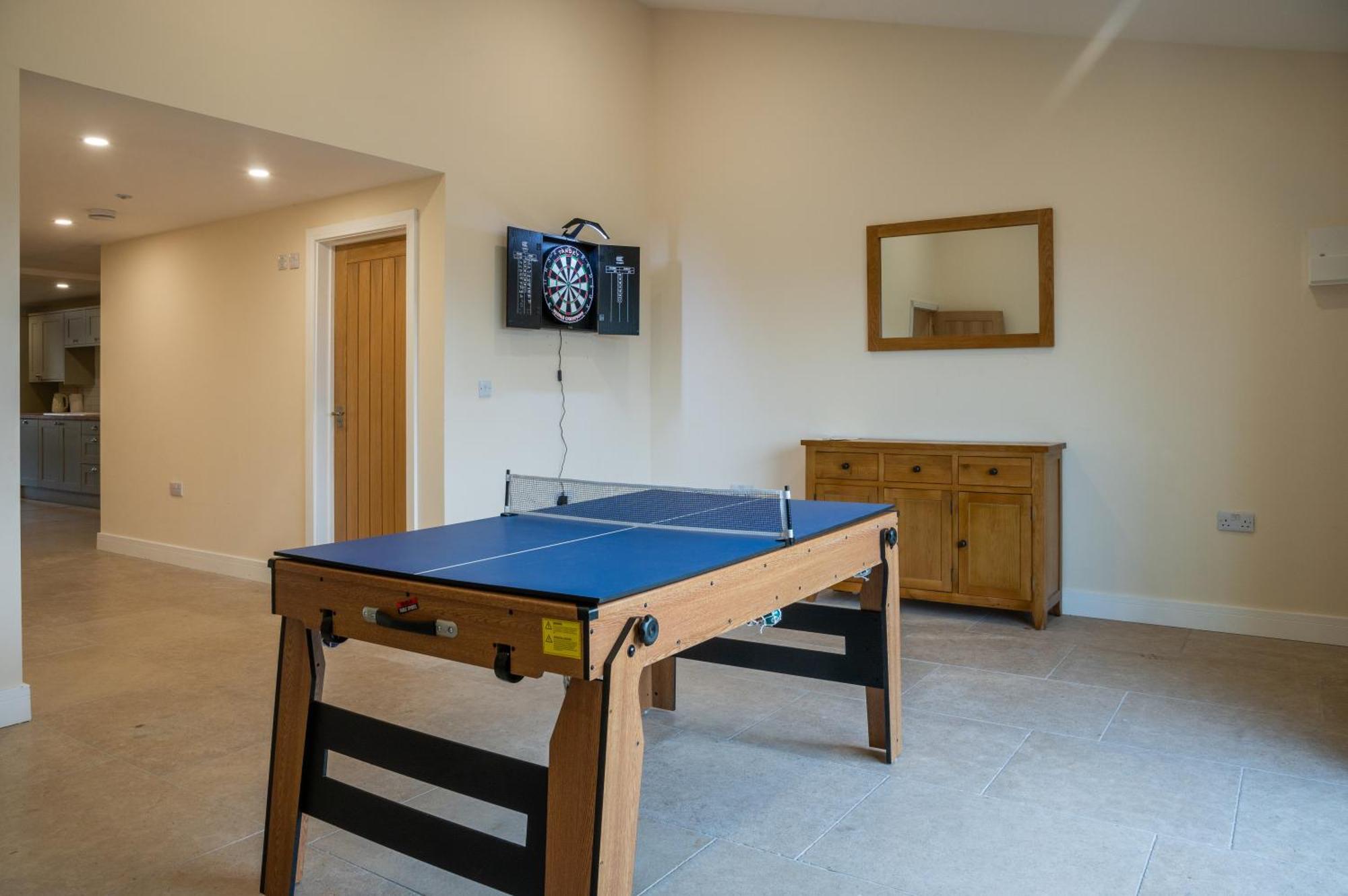 Bears Court Apartment Cheltenham Bagian luar foto