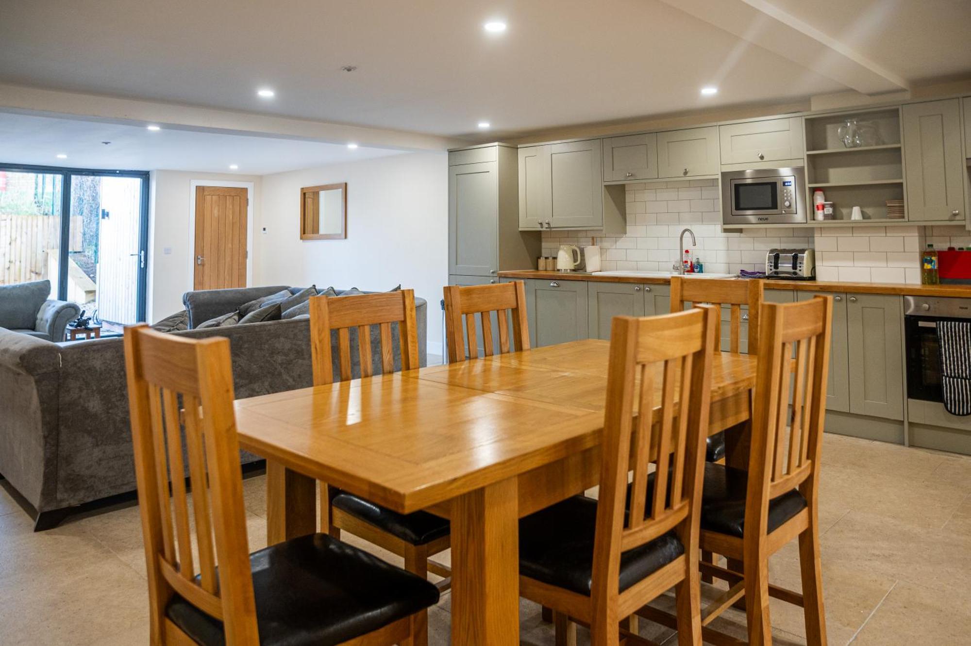 Bears Court Apartment Cheltenham Bagian luar foto