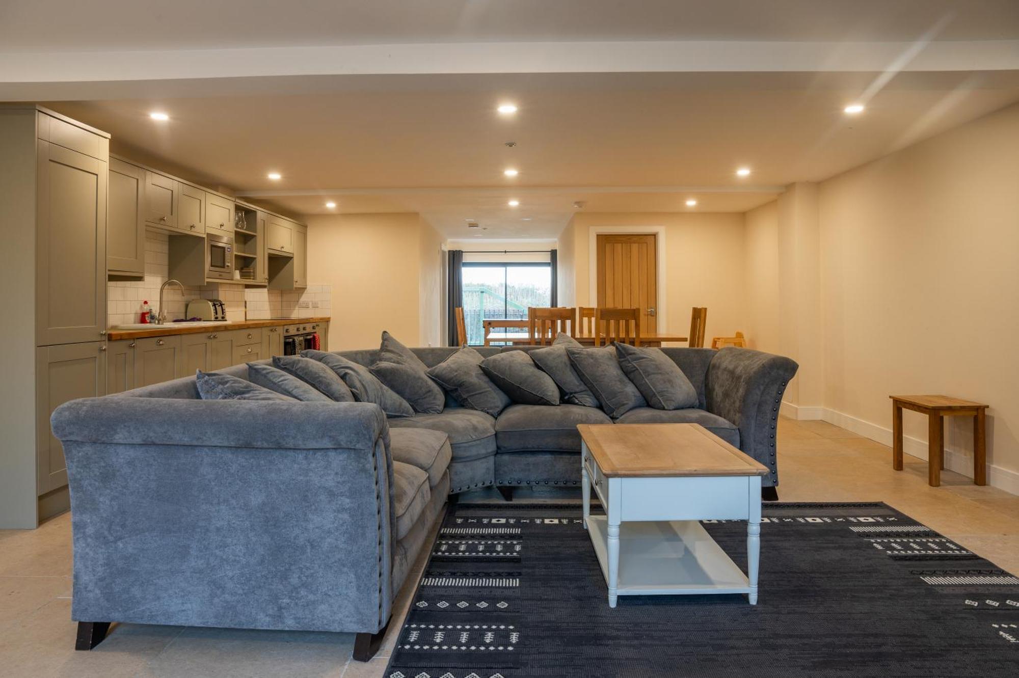 Bears Court Apartment Cheltenham Bagian luar foto