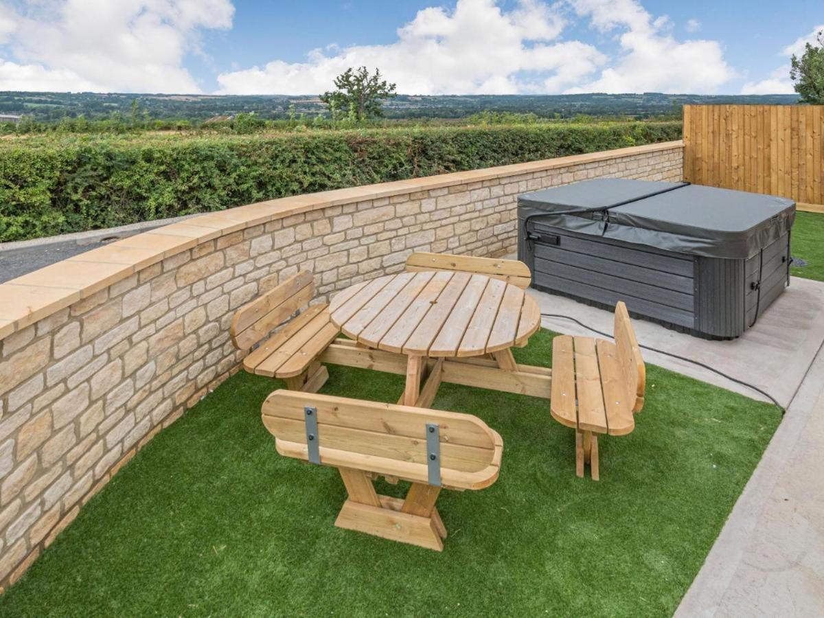 Bears Court Apartment Cheltenham Bagian luar foto
