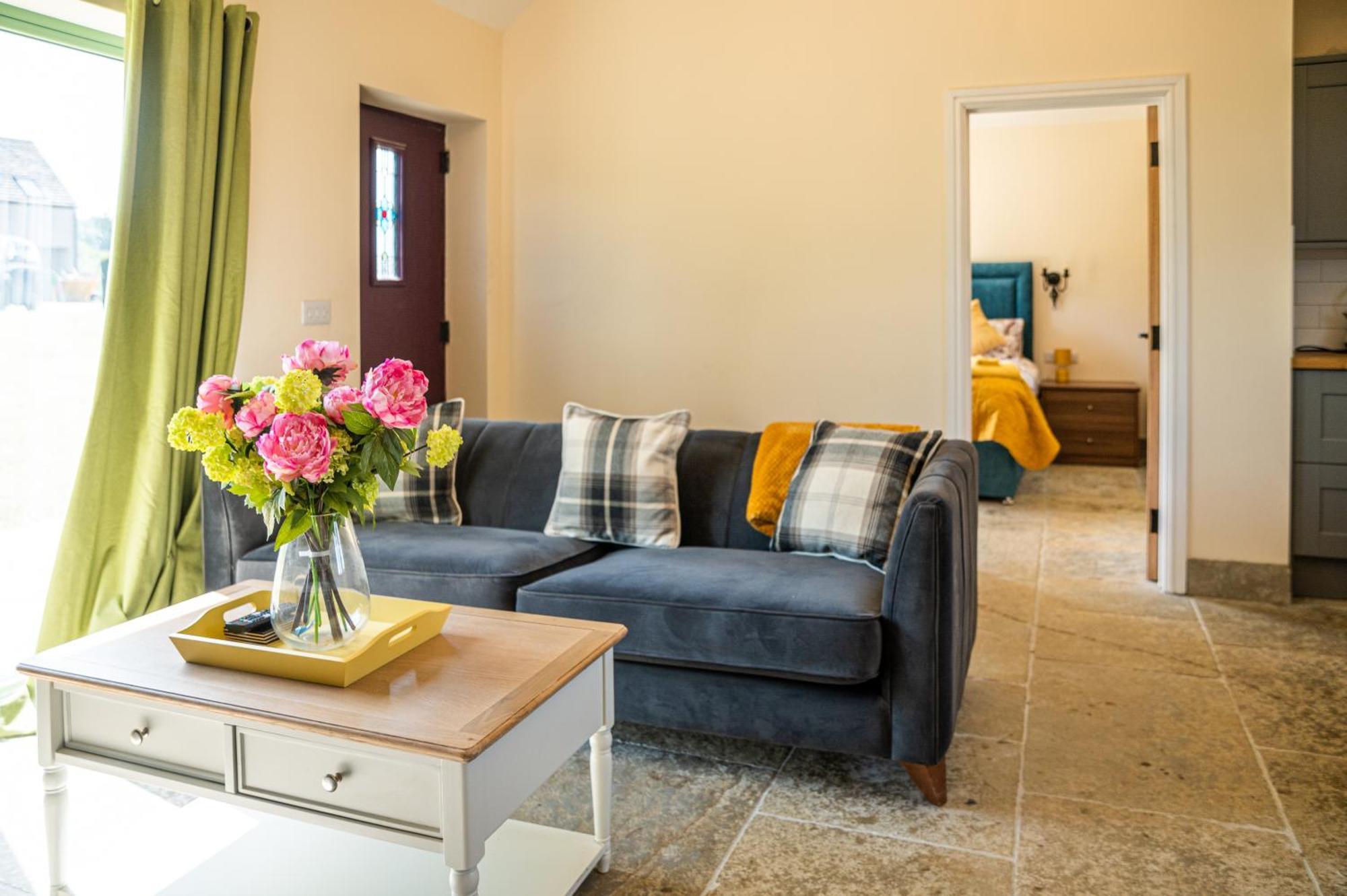 Bears Court Apartment Cheltenham Bagian luar foto
